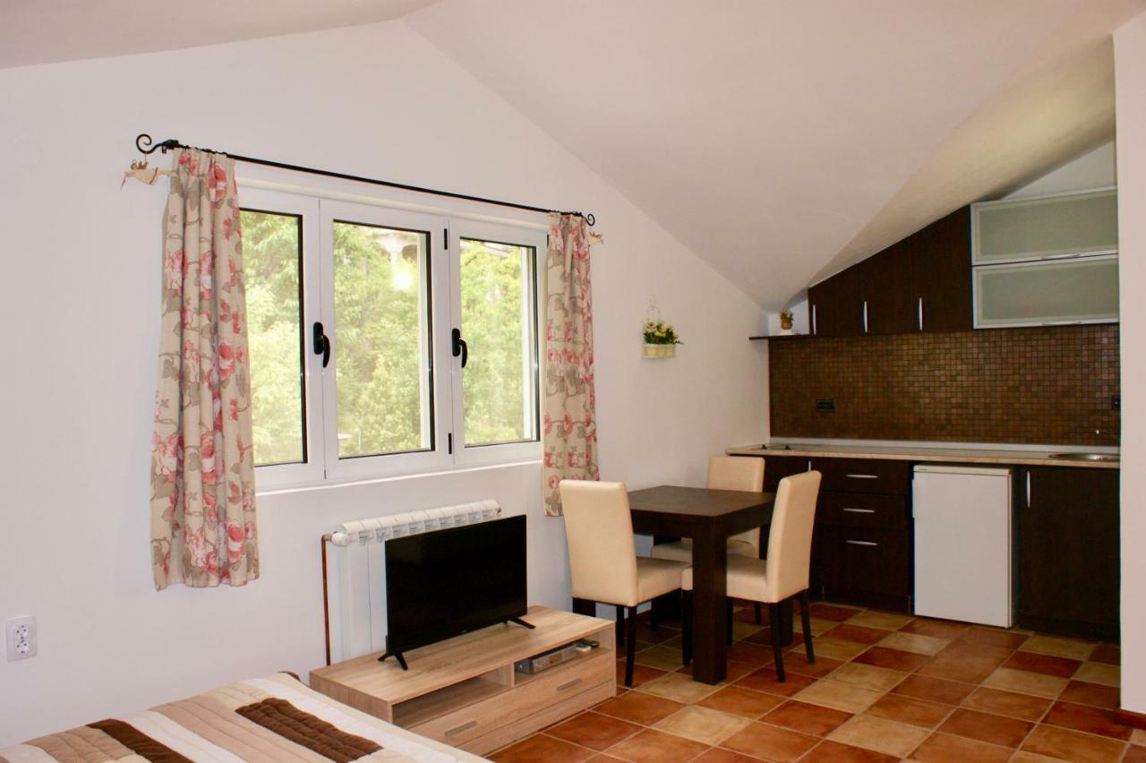 Studio Apartments Morinj Экстерьер фото